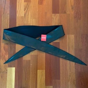 Spank reversible black belt